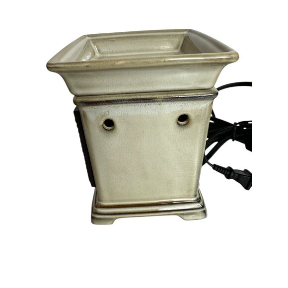 Scentsy Snapshot Full-Size Scented Warmer With Box & Bulb - Damaged Box/Writing - Picture 3 of 10